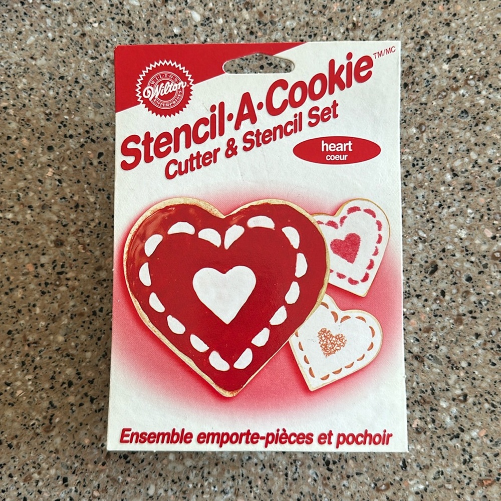 2003 Wilton Heart Stencil•A•Cookie Cutter & Stencil Heart Shaped ❤️